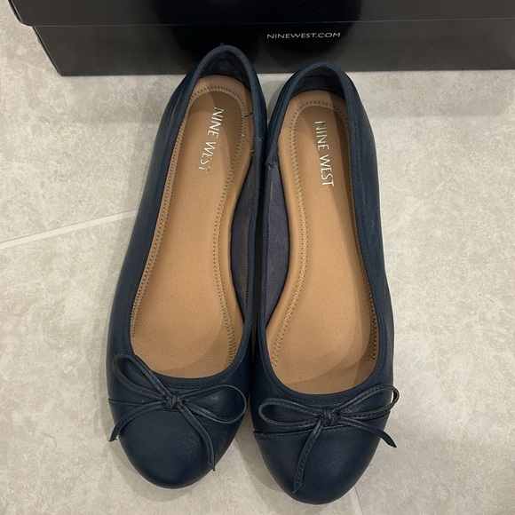 Nine West Women’s size 7 navy flats - Picture 4 of 4